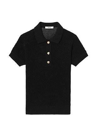 Polo noir à manches courtes en maille avec motif texturé et trois boutons dorés sur la patte de boutonnage, col et poignets côtelés.