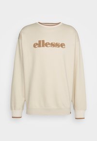 Krämfärgad sweatshirt med rundad halsringning, ribbade ärmslut och nederkant. Har en borstad gold "ellesse"-logga framtill. Slät textur, avslappnad passform.