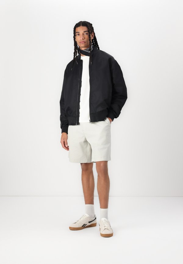 BERMUDA  - Shorts - moonstruck4