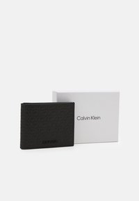Calvin Klein MUST MONO BIFOLD COIN - Monedero - black