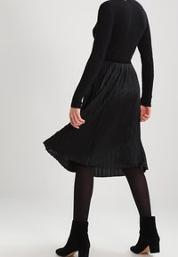 United Colors of Benetton Pleated skirt - black