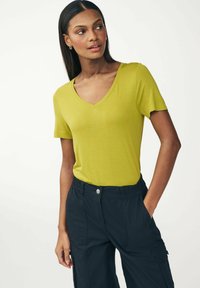 Next SLOUCH V-NECK- REGULAR FIT - Tricou basic - green celery