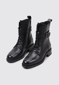 Sandra Fontán VERGES - Lace-up ankle boots - black