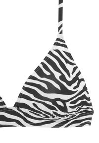 Zwart-witte zebra print bikini-top met een driehoekige bekleding, verstelbare bandjes en een soepele, rekbare stof.
