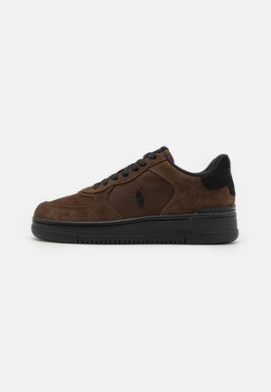 Sneakers - brown