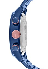 Orologio metallico blu con cassa rotonda, tre pulsanti tra cui una corona in oro rosa e un fondello in argento lucido. Presenta un design a bracciale a maglie.