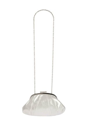 Piccola borsetta da sera argento con design in tessuto arricciato e sottile tracolla a catena d'argento, con chiusura decorata da strass.