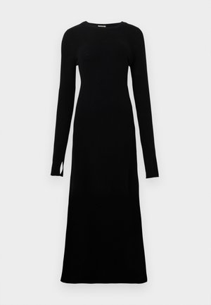 Schwarzes langärmeliges Kleid aus geripptem Strickmaterial mit rundem Ausschnitt und seitlichem Schlitzdetail nahe den Manschetten, das eine schlanke Silhouette bietet.