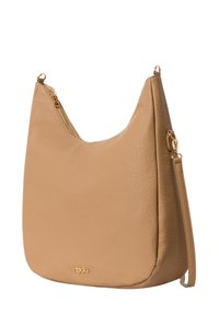 Borsa a tracolla in pelle color cuoio con finitura liscia, forma a mezzaluna, hardware dorato e chiusura a zip, dotata di un manico rimovibile.