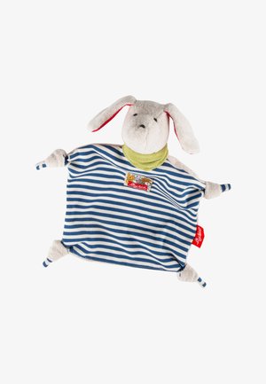 Couverture de sécurité en forme de chien en peluche avec un tissu gris, des rayures bleues et blanches, une écharpe verte et des oreilles intérieures rouges. Dispose d'une étiquette cousue.