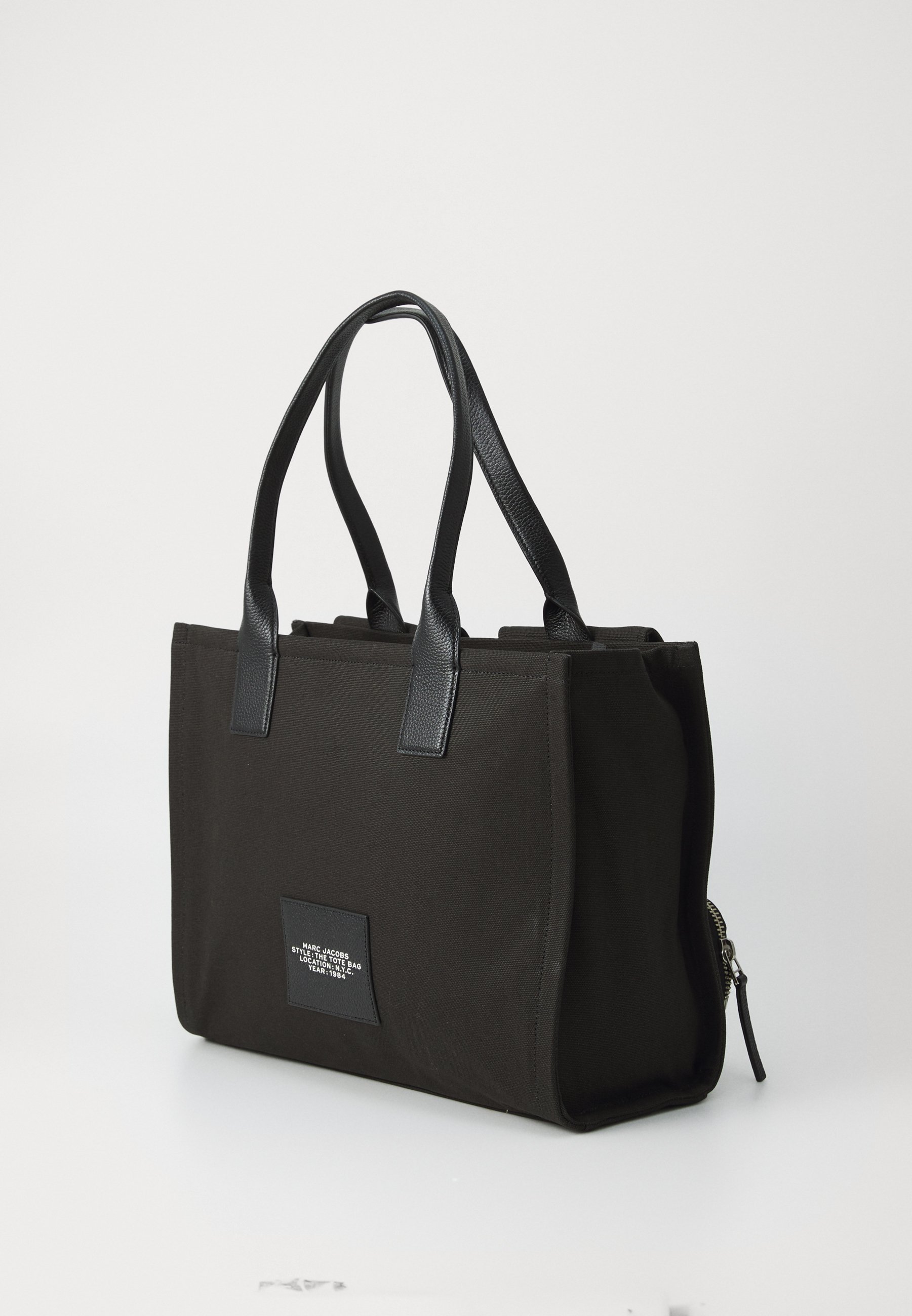 MARC JACOBS THE LARGE TOTE - Geantă de pânză - black/negru