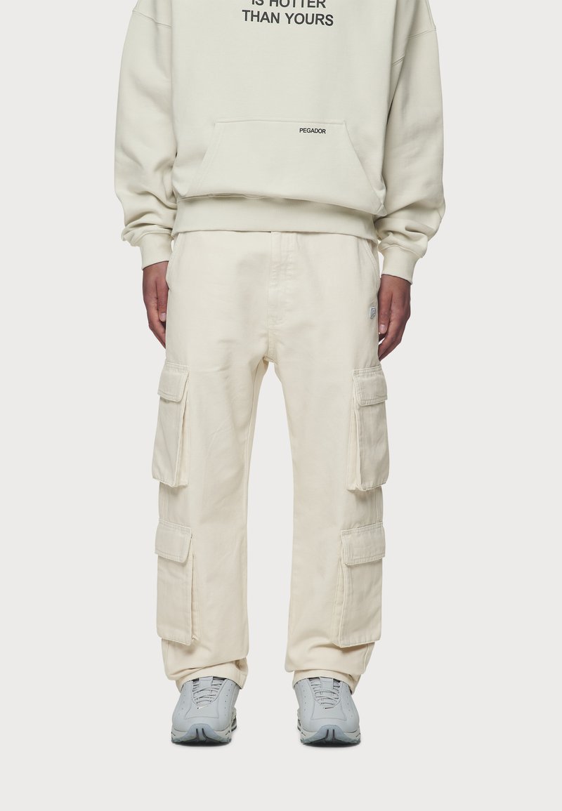 Pegador PRETO WIDE - Oldalzsebes nadrágok - dyed salty cream