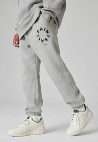 smALLSAINTS REGULAR FIT - TIERRA CUFFED LOGO JOGGERS - Træningsbukser - grey