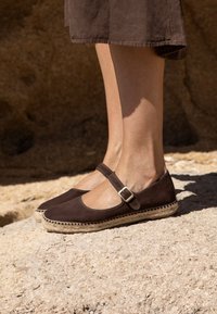 FRED MARTIN COLLECTION ANTIBES ciemnobrązowy