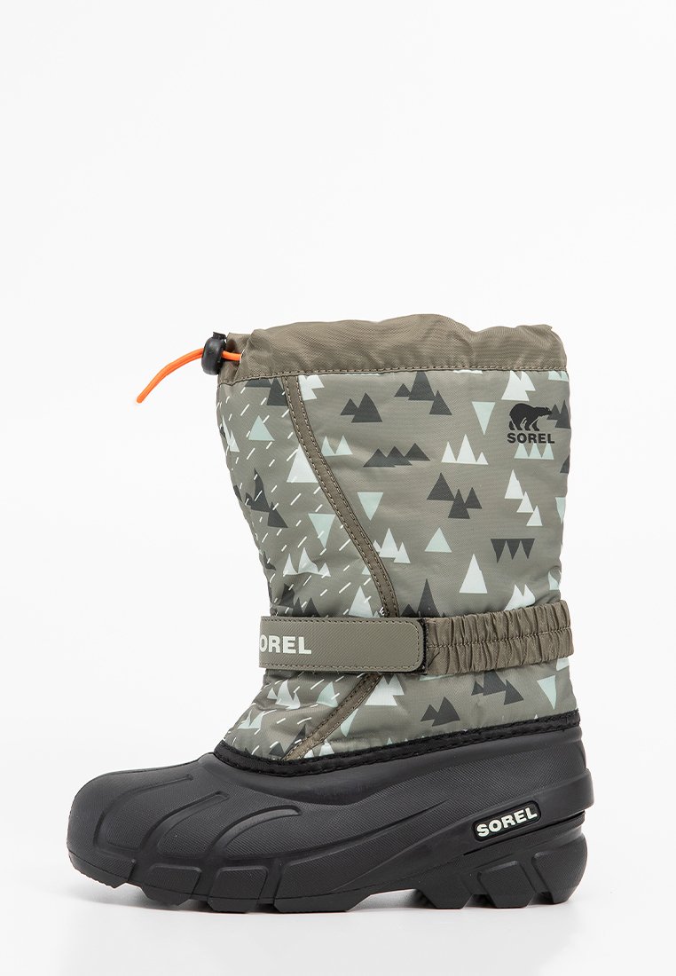 Zielone wzorzyste zimowe buty z wyściełanym wierzchem, czarną gumową podeszwą, elastycznym mankietem oraz regulowanym zaciągiem dla pewnego dopasowania.