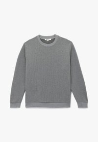 Suéter gris de canalé con mangas largas, cuello redondo y dobladillo elástico. Fabricado en tejido texturizado, presenta un patrón sutil y constante.