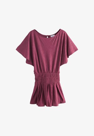 Kurzärmelige Bluse in Pflaumenfarbe mit weitem Ausschnitt, geraffter elastischer Taille und fließendem plissiertem Saum, dargestellt vor weißem Hintergrund.