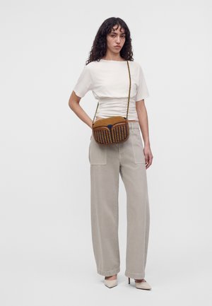 sessùn, DIVINE - Sac bandoulière - blue/cognac