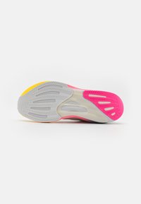 adidas Performance SUPERNOVA RISE - Chaussures de running sur route - footwear white/crystal white/lucid pink