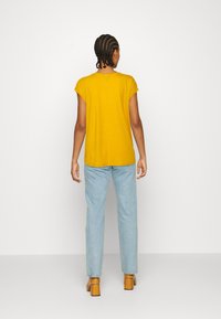 Vero Moda Jednoduché tričko - yellow