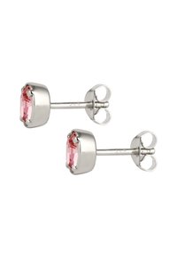 Boucles d'oreilles en argent avec des pierres précieuses roses, en forme ovale, avec une monture en griffes et des fermoirs papillon. Surface métallique lisse et finition polie.