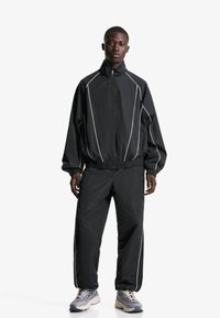 Bershka TECHNICAL - Geacă bomber - black
