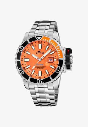 Kovinski potapljaški ura iz nerjavečega jekla z oranžno številčnico, črnim obodom, svetlečimi urami, oknom za datum in vijčno pokrovčkom.