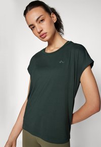 ONLY Play ONPAUBREE LIFE ON BAT LOOSE - T-Shirt sport - scarab