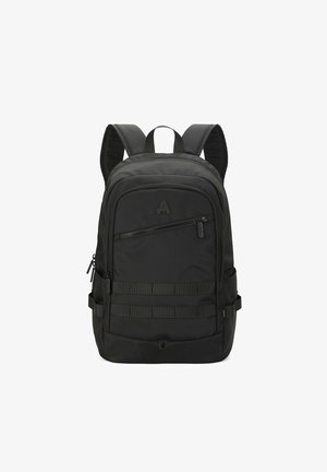 Zaino nero in tessuto resistente, dotato di un scomparto principale con zip, tasca frontale e cinghie orizzontali per accessori.