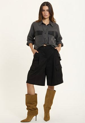 BERMUDA - Shorts - black