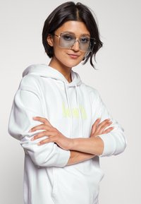 Levi's® GRAPHIC STANDARD HOODIE - Sweatshirt com capuz - bright white
