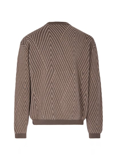 Maglione marrone con motivo geometrico, caratterizzato da linee a zigzag e bordi a coste, realizzato in morbido materiale a maglia.