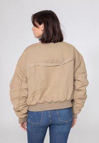 Bombers IWAKI UNISEX taupe