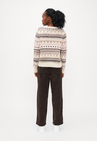 ONLY Petite ONLMONTANA LIFE O NECK  - Pulover - whitecap gray/chocolate torte/silver mik/fary tale