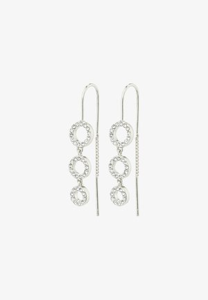 Zilveren oorbellen met drie verbonden ronde ontwerpen, elk versierd met rhinestones, met lange haken voor bevestiging.