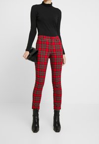 GAP Pantaloni - red