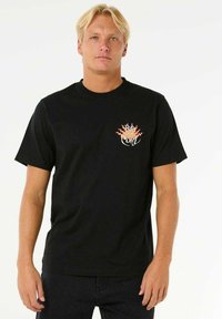 Zwarte katoenen t-shirt met korte mouwen, voorzien van een kleurrijk logoontwerp op de linkerborst en een klassieke crew neck silhoeet.