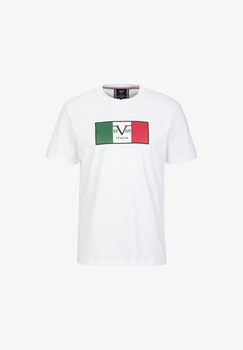 Witte katoenen t-shirt met een rechthoekig logo met groene, witte en rode secties, zwarte omranding, en de tekst "1969 ITALIA" in het midden.
