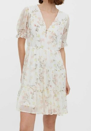 Robe à imprimé floral avec un décolleté en V, des manches bouffantes et un design à volants. Tissu léger et transparent avec des fleurs roses et jaunes sur fond blanc.