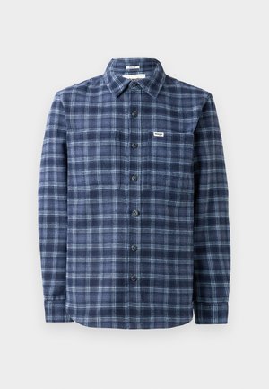 Camisa de cuadros azul marino con botones, hecha de tela tejida, con cuello clásico, mangas largas y puños de tres botones.