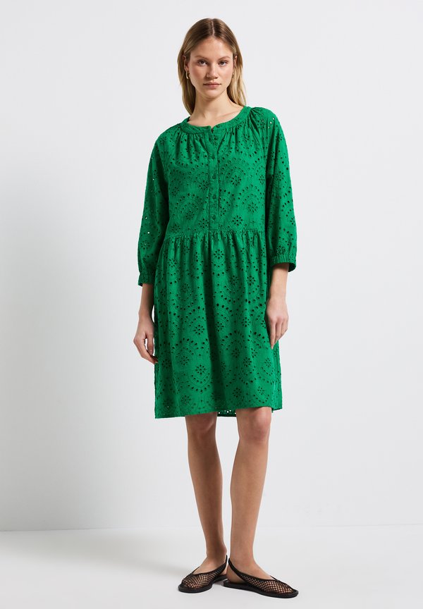 MIT LOCHSTICKEREI - Freizeitkleid - grün