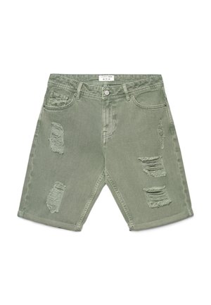 Shorts di denim verdi con cinque tasche e diverse aree consumate sulla parte anteriore delle cosce, con orli arrotolati e chiusura con bottone.