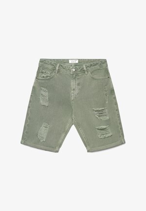 Shorts di denim verdi con cinque tasche e diverse aree consumate sulla parte anteriore delle cosce, con orli arrotolati e chiusura con bottone.