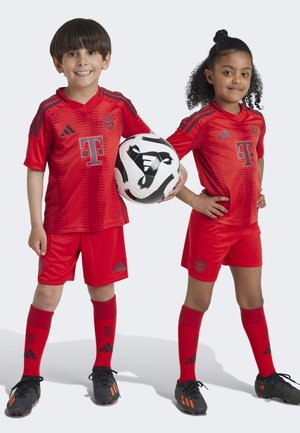 FC BAYERN MINIKIT SET - kurze Sporthose - red