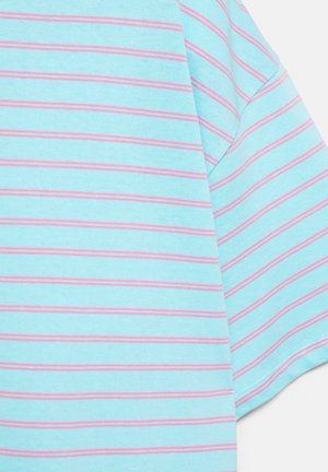 PULL&BEAR, OVERSIZE SHORT SLEEVE - T-SHIRT - T-shirt con stampa - light blue