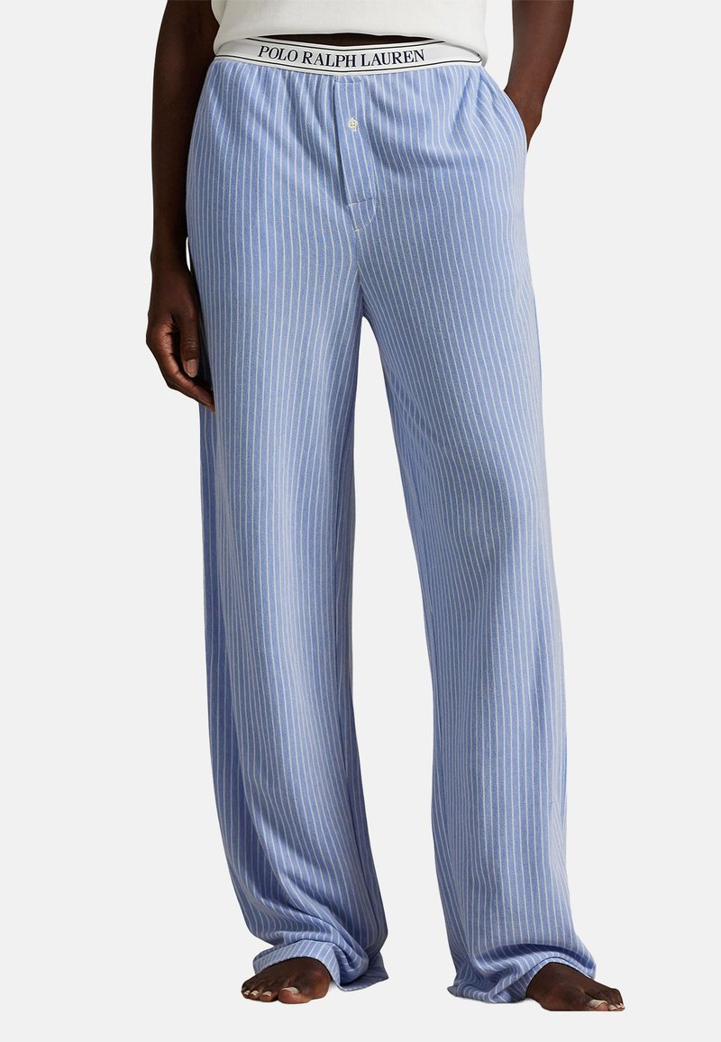 Lichtblauwe pyjamabroek met verticale witte strepen, gemaakt van zacht materiaal. Voorzien van een elastische tailleband met het logo "POLO RALPH LAUREN".