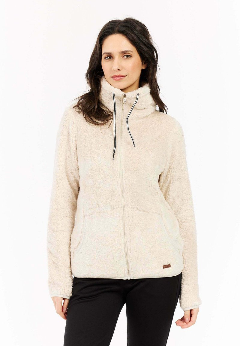 Beige fleece jack met hoge kraag, volledige rits en zakken; heeft elastische trekkoorden en een zachte, gestructureerde stof.