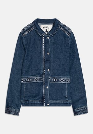 Jeansjacke in Dunkelblau mit weißen Stickakzenten, Knopfverschlüssen und zwei Fronttaschen. Verfügt über einen klassischen Kragen und gemusterte Manschetten.