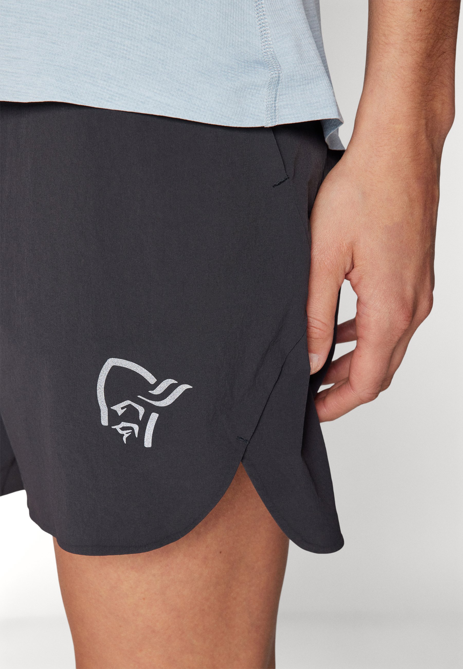 Norrøna SENJA FLEX TRAIL RUNNING - Outdoorshorts - caviar/zwart