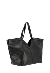 Bolso tote de cuero negro con un diseño único en forma de V. Cuenta con dos asas, textura suave y un interior espacioso.